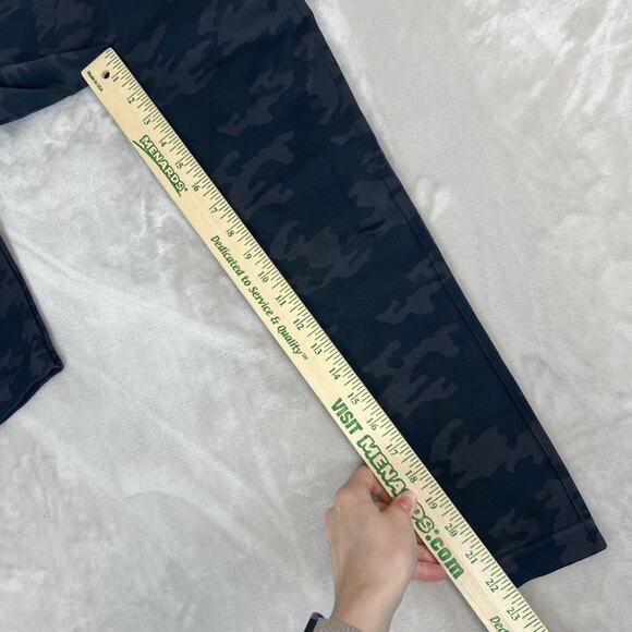 Spanx Leggings Womens Medium Black Camo Look At Me Know Seamless Compression - Picture 5 of 9